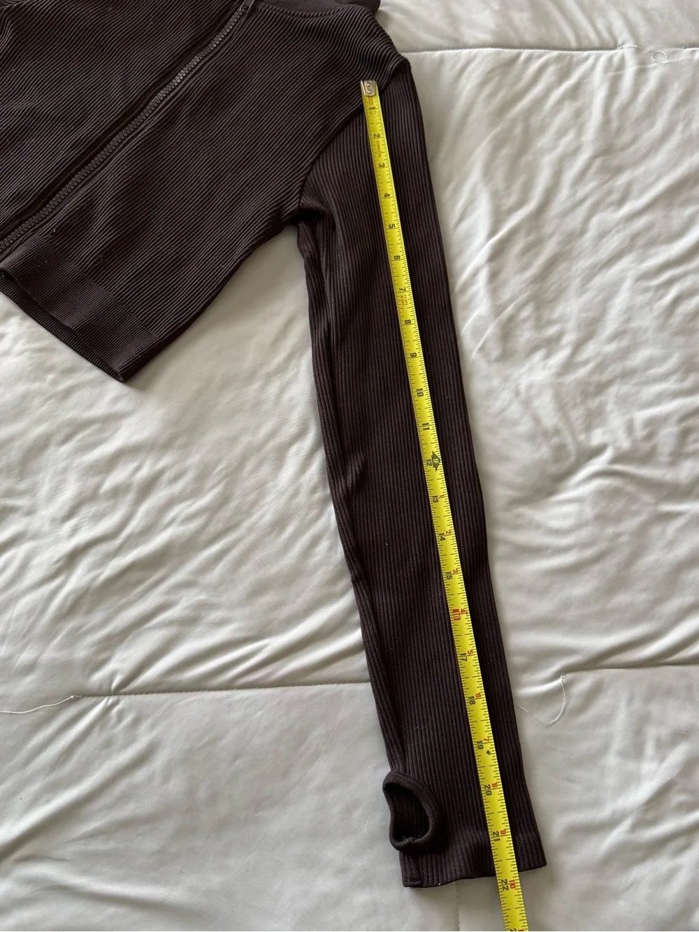 PrettyLittleThing Ribbed Zip-Front Cropped Jacket Brown - Picture 4 of 8